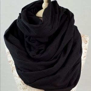 American apparel black chunky circle scarf 🧣